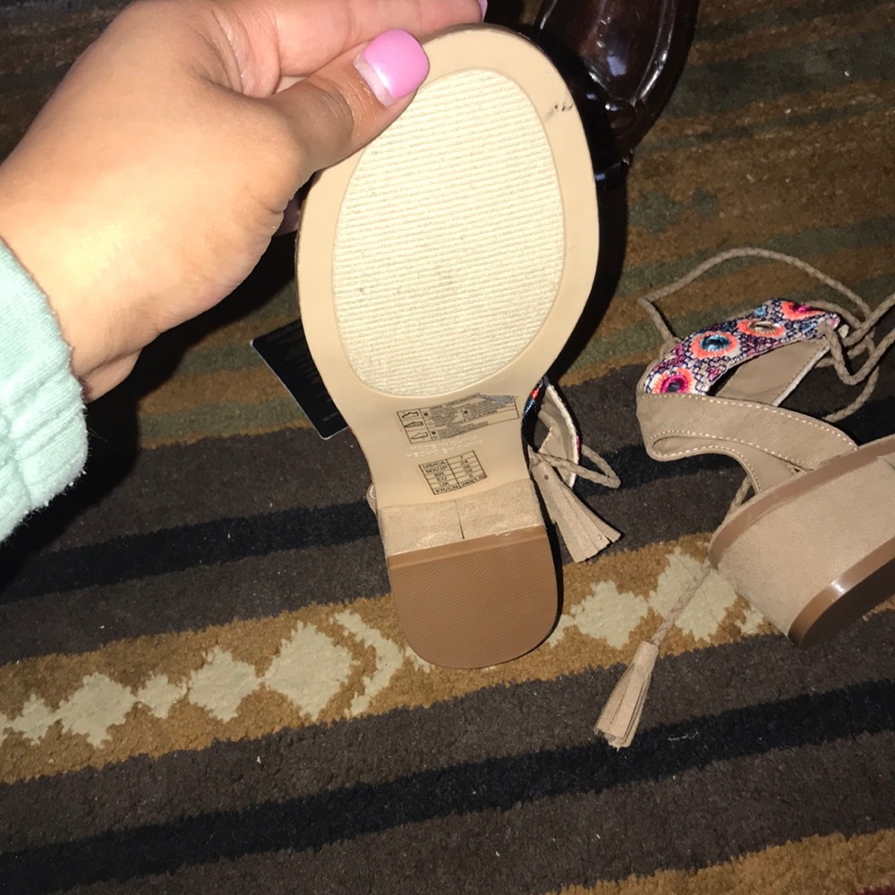 Sandals - Picture 3 of 4